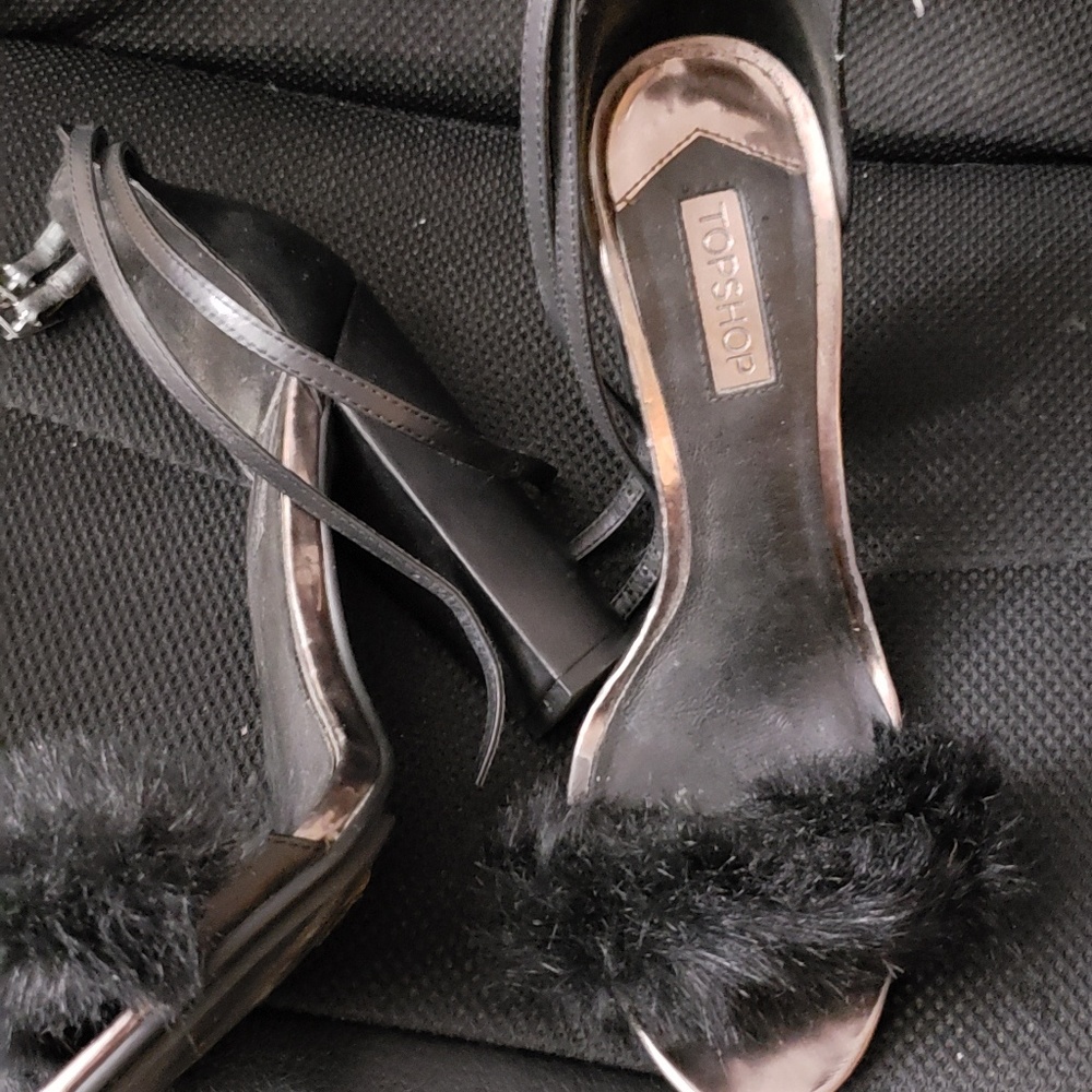 TOPSHOP FUR BLOCK HEEL SANDALS SIZE 39 US 9